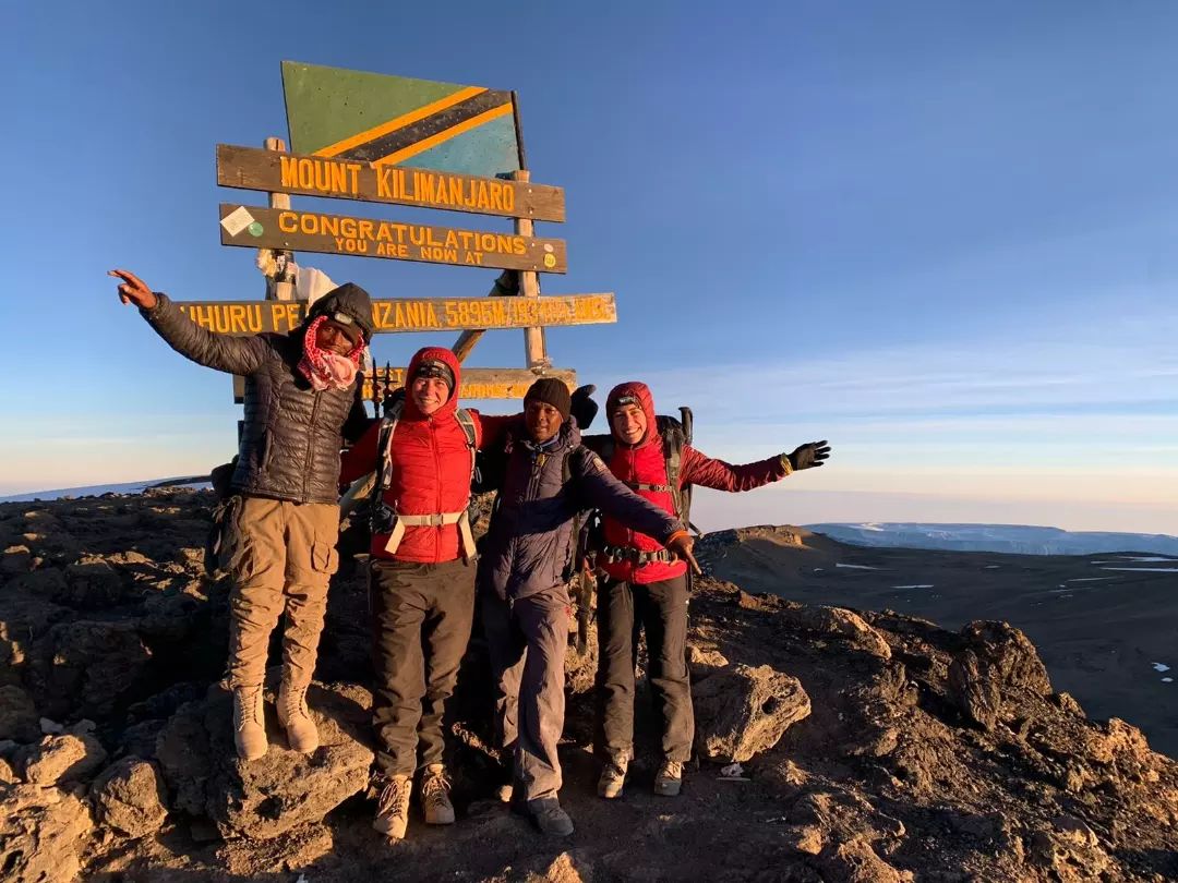 Mount Kilimanjaro Lemosho Route & Safari(13 Days)